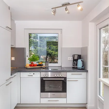 Kleine Haus - Reetdachhaus Petersen Nebel