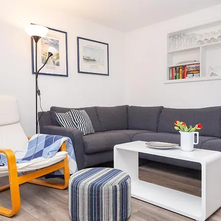 Hébergement de vacances Kleine Haus - Reetdachhaus Petersen Nebel