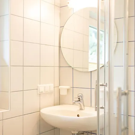 Hébergement de vacances Kleine Haus - Reetdachhaus Petersen Nebel