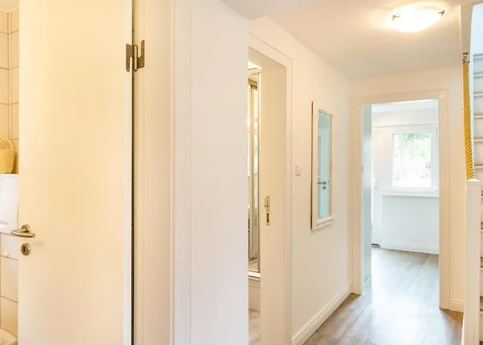 Vakantiehuis Kleine Haus - Reetdachhaus Petersen Nebel